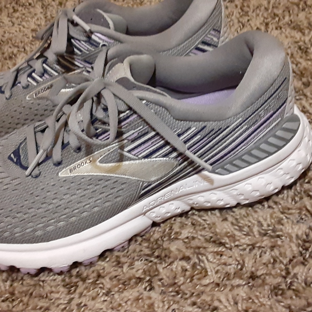 Brooks women's running shoe size 8
